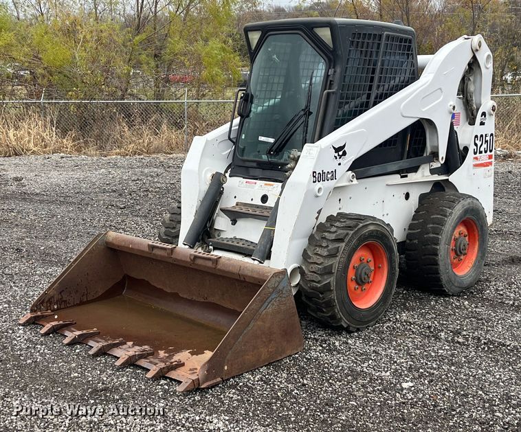2002 Bobcat S250  skid steer loader - LK9633