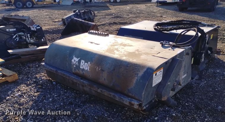 2018 Bobcat 72 Sweeper  skid steer sweeper - LN9897