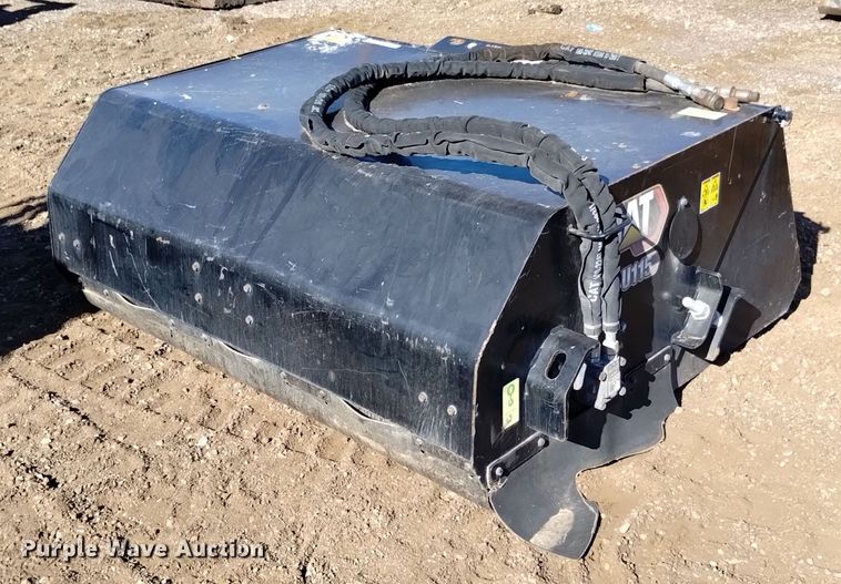 2021 Caterpillar BU115  skid steer sweeper - LN9902