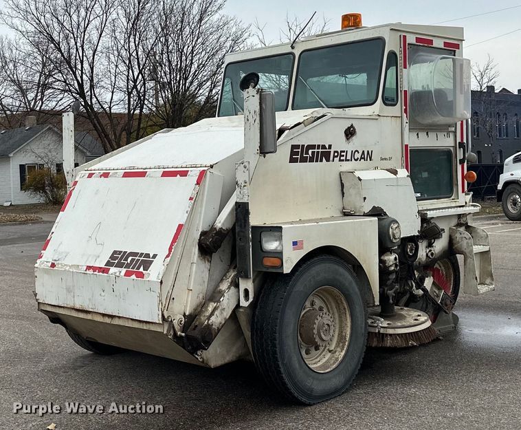 1999 Elgin Pellican series SF  sweeper - LO9339