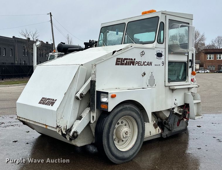 1998 Elgin Pellican  sweeper - LO9340