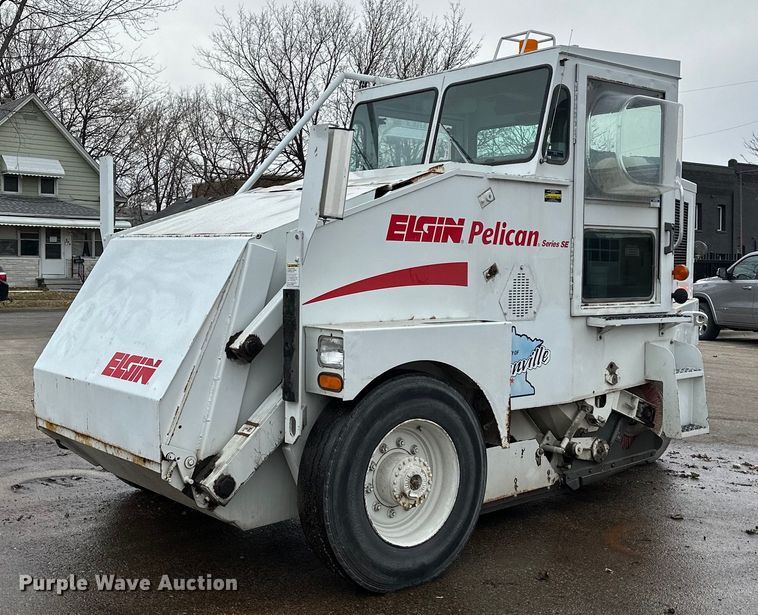 2000 Elgin Pelican  sweeper - LO9341