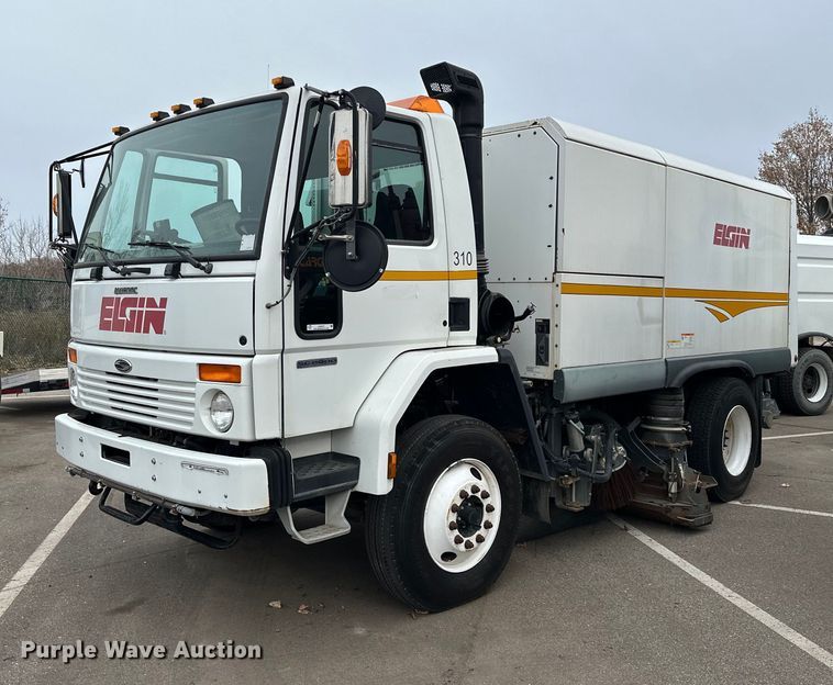 2005 Sterling SC-8000  sweeper - LO9347