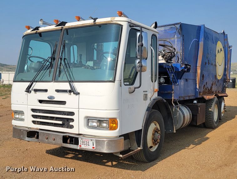 2004 Sterling Condor  refuse truck - LQ9256