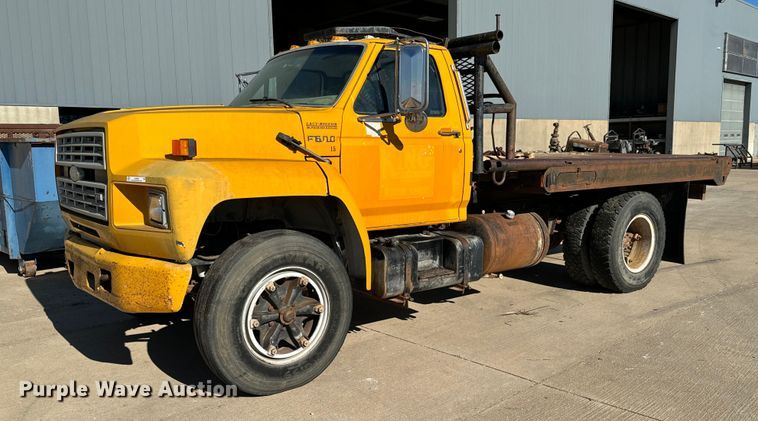 1992 Ford F600  winch truck - LX9939