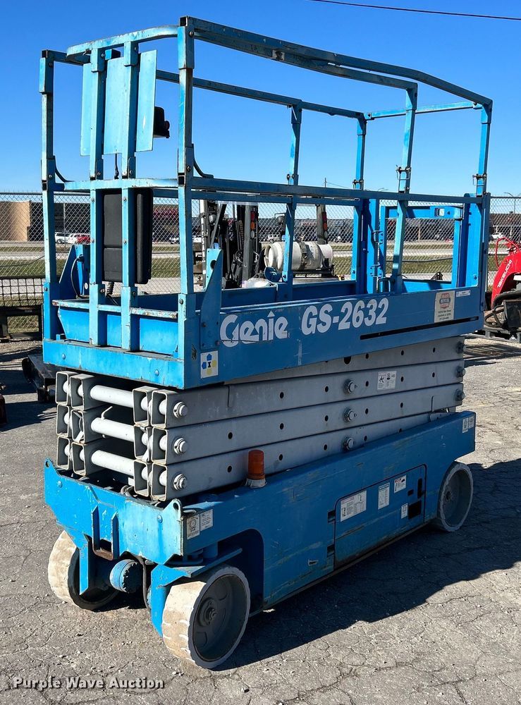 2005 Genie GS-2632  scissor lift - NE9567