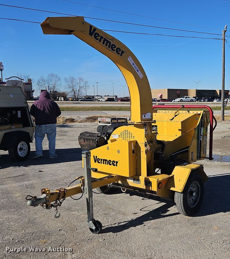 2015 Vermeer BC700XL  wood chipper - NE9572