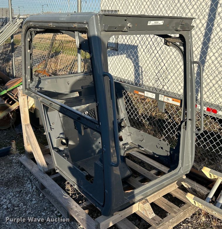 Takeuchi TL8R2  skid steer cab - NE9580