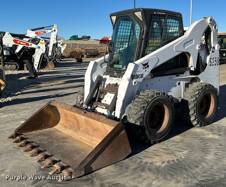 2002 Bobcat S250  skid steer loader - NI9644
