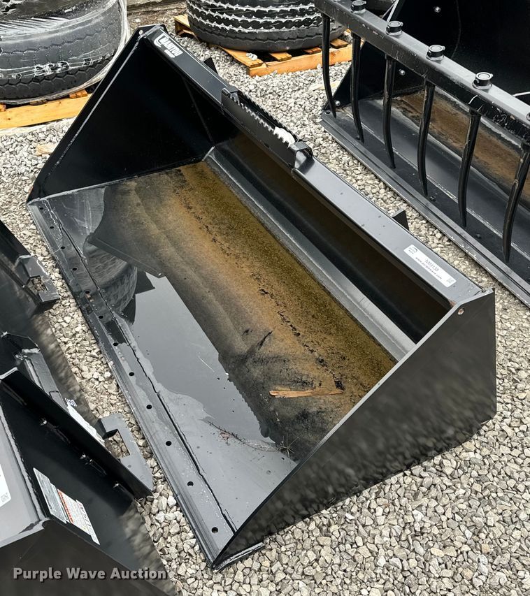 2022 Manitou 502511  skid steer bucket - NM9138