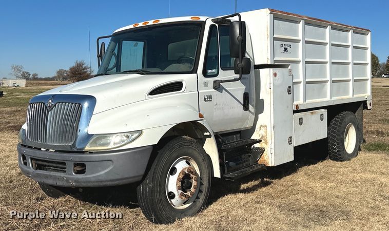 2005 International 4300  dump truck - NO9475