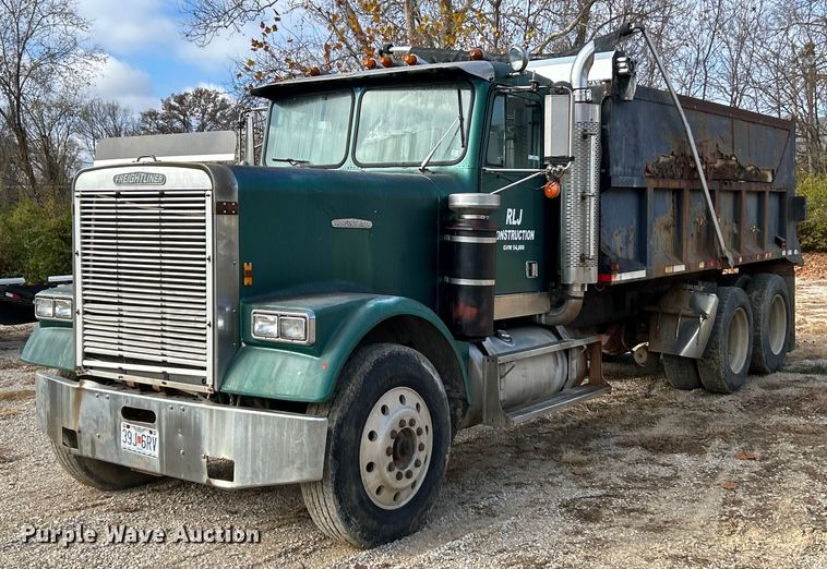 1984 Freightliner FLC  dump truck - NR9479