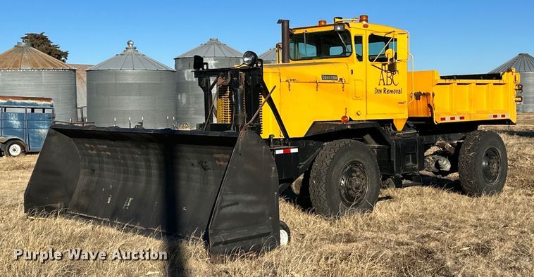 1984 Oshkosh WT2206  dump truck - NS9113
