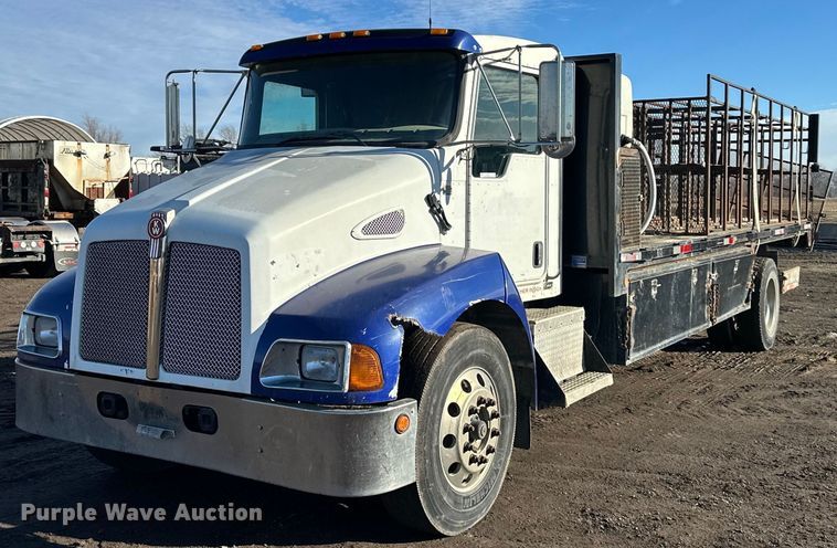2007 Kenworth T300  flatbed truck - OF9172
