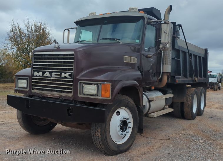 2005 Mack CHN613  dump truck - OL9185