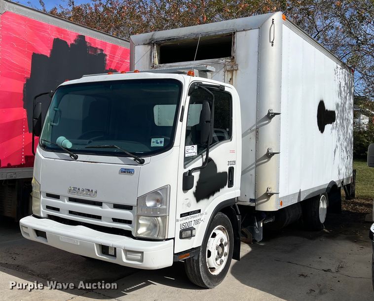 2013 Isuzu NRR  box truck - DH8593
