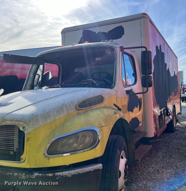 2007 Freightliner Business Class M2  refrigerated truck - DH8596