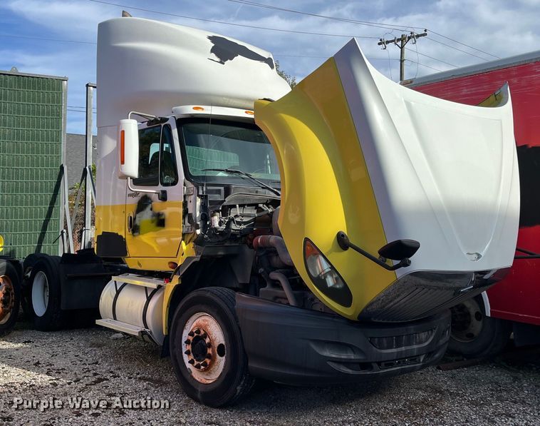 2009 International ProStar  semi truck - DH8600