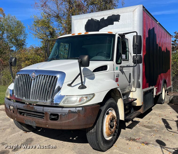 2007 International 4300  refrigerated truck - DH8607