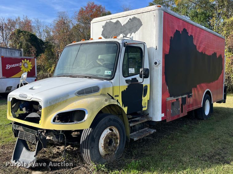 2005 Freightliner Business Class M2  refrigerated truck - DH8608