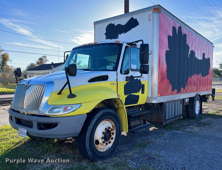 2011 International DuraStar 4300  refrigerated truck - DH8614