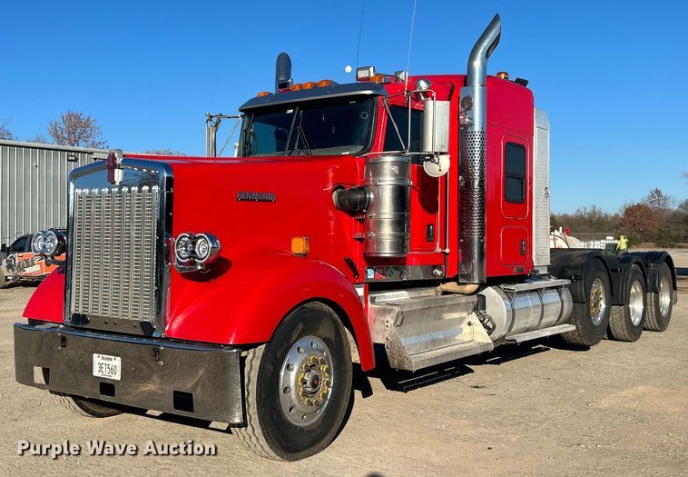 2013 Kenworth W900  semi truck - DJ6497