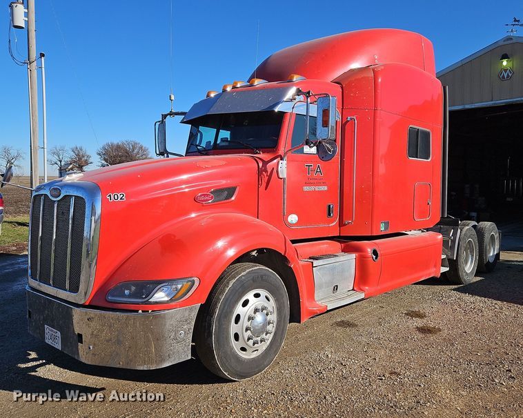 2013 Peterbilt 386  semi truck - DN7146