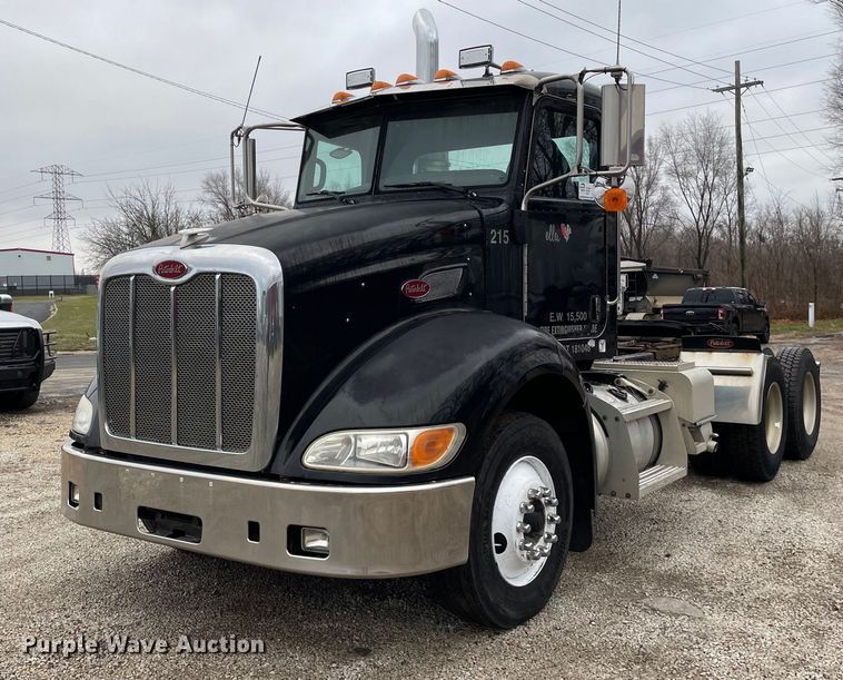 2009 Peterbilt 384  semi truck - DP0268