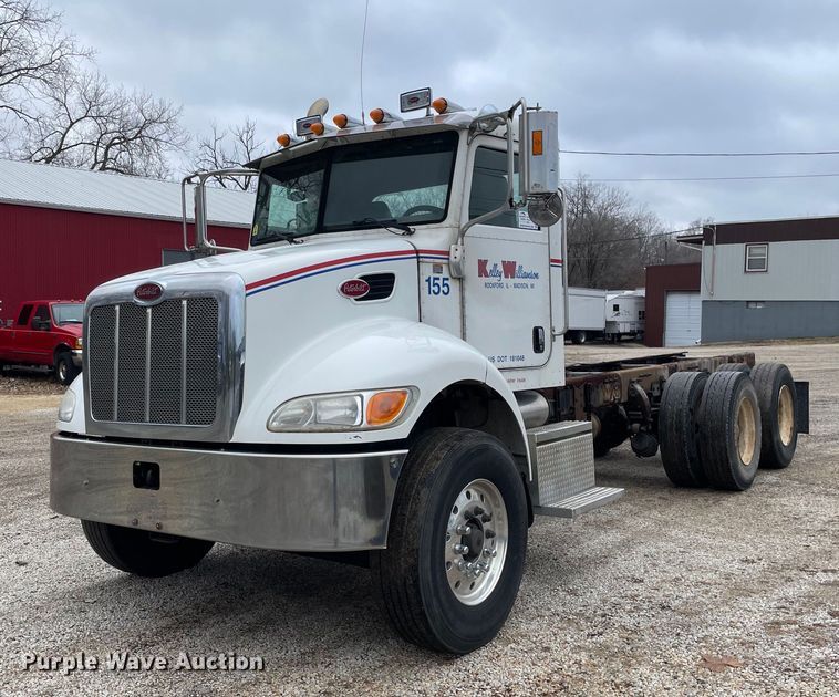 2007 Peterbilt 335  truck cab and chassis - DP0269