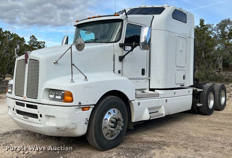 2007 Kenworth T600  semi truck - DQ2336