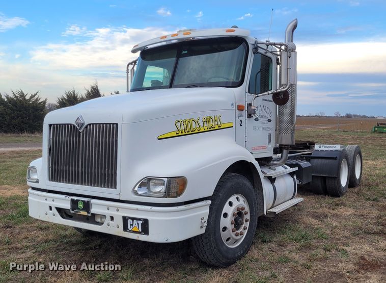 2005 International 9200i  semi truck - EB9804