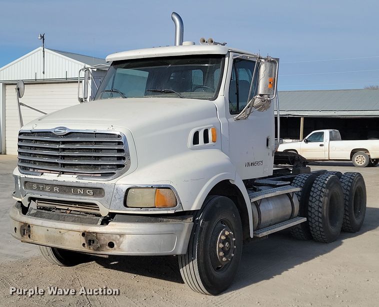 2004 Sterling AT9500  semi truck - KU9011