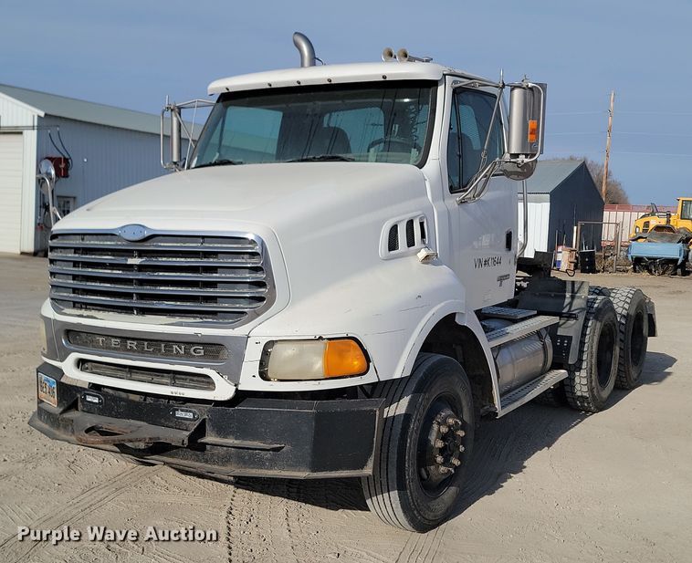 2002 Sterling AT9500  semi truck - KU9014