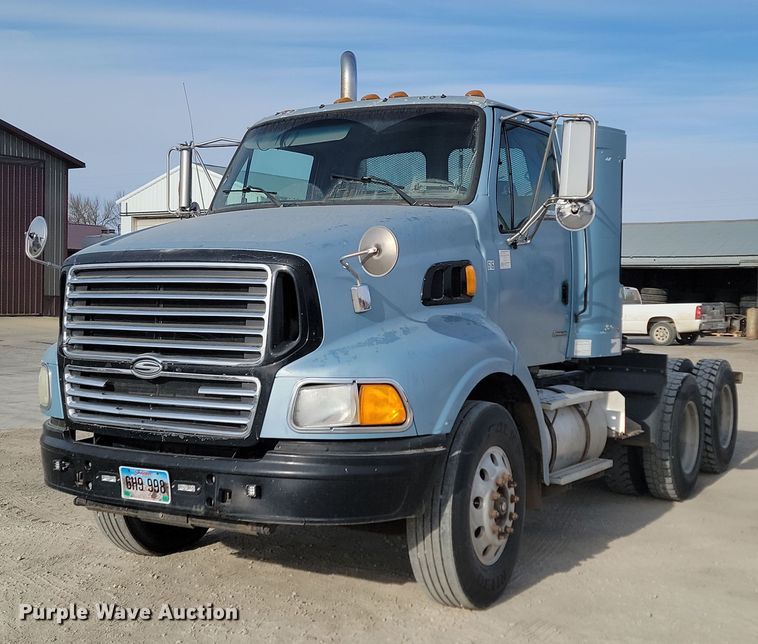 2000 Sterling AT9513  semi truck - KU9015
