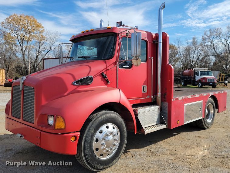 1997 Kenworth T30  flatbed truck - LD9057