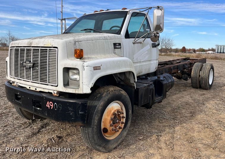 1999 Chevrolet C7500  truck cab and chassis - LD9840