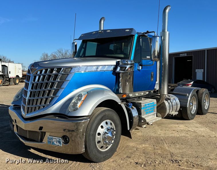 2016 International Lonestar  semi truck - LK9665
