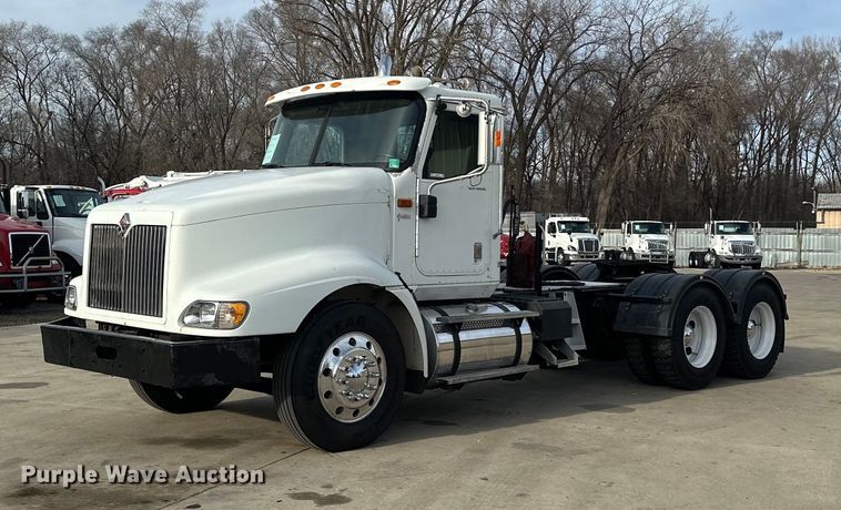2006 International 9400i  semi truck - LO9411