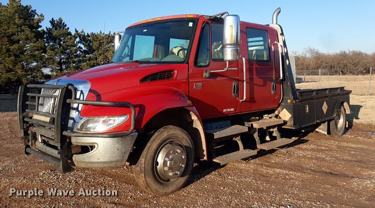 2006 International 4200  flatbed truck - LX9893