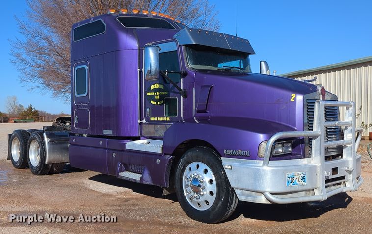 2007 Kenworth T600B  semi truck - LY9492
