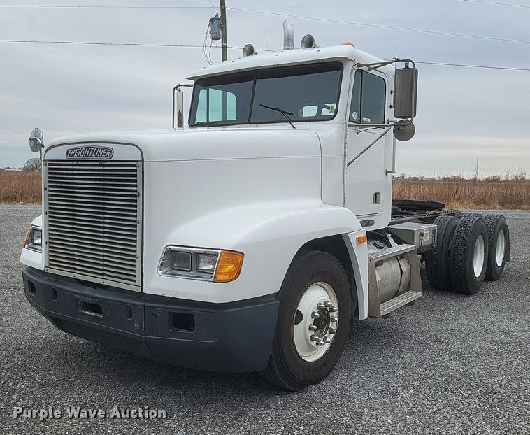 1994 Freightliner FLD  semi truck - MI9855