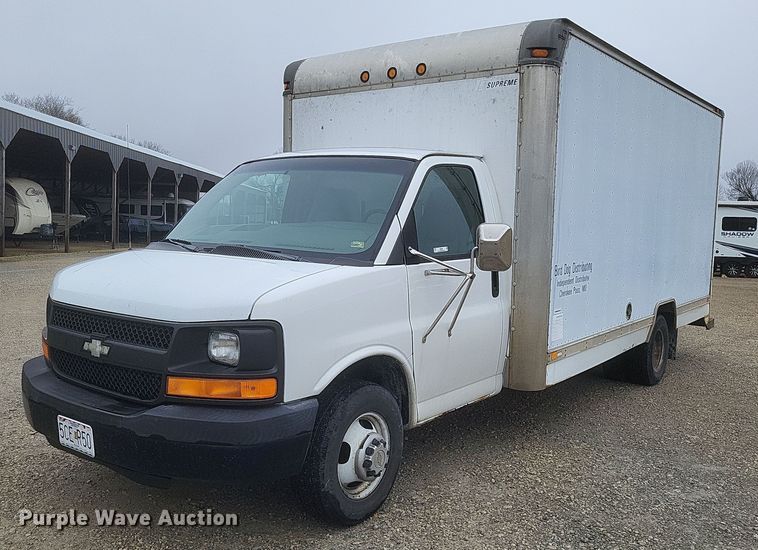 2003 Chevrolet Express G3500  box truck - MI9858