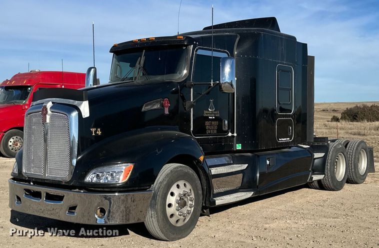 2017 Kenworth T660  semi truck - NS9105