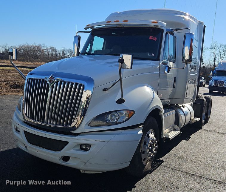 2015 International ProStar  semi truck - NZ9118