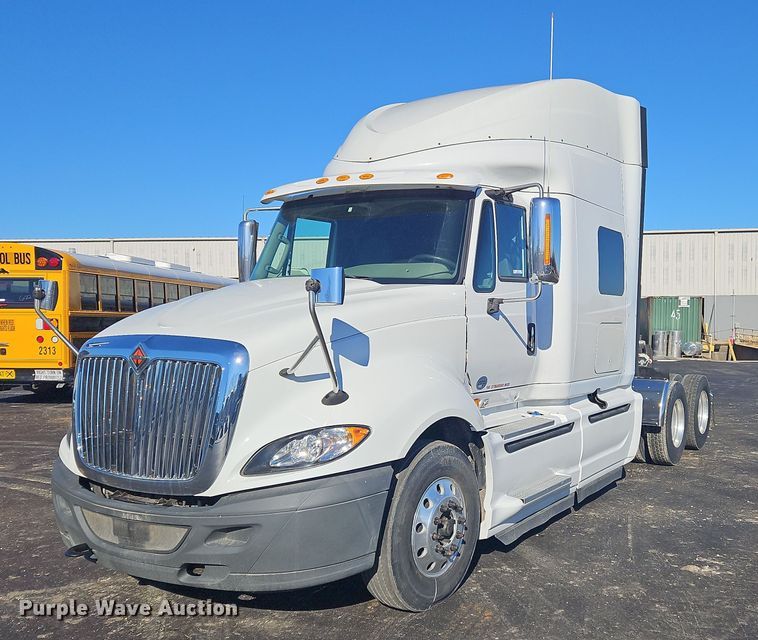 2016 International ProStar  semi truck - NZ9120