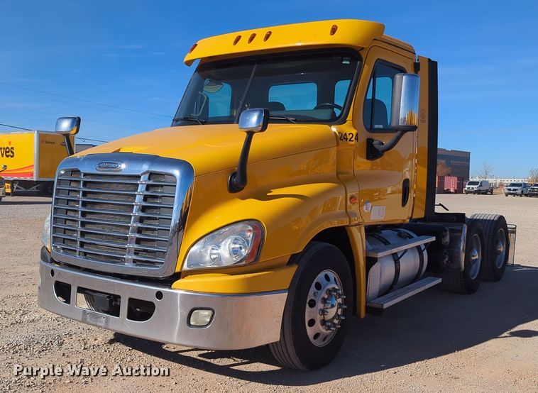 2018 Freightliner Cascadia 125  semi truck - OD9111