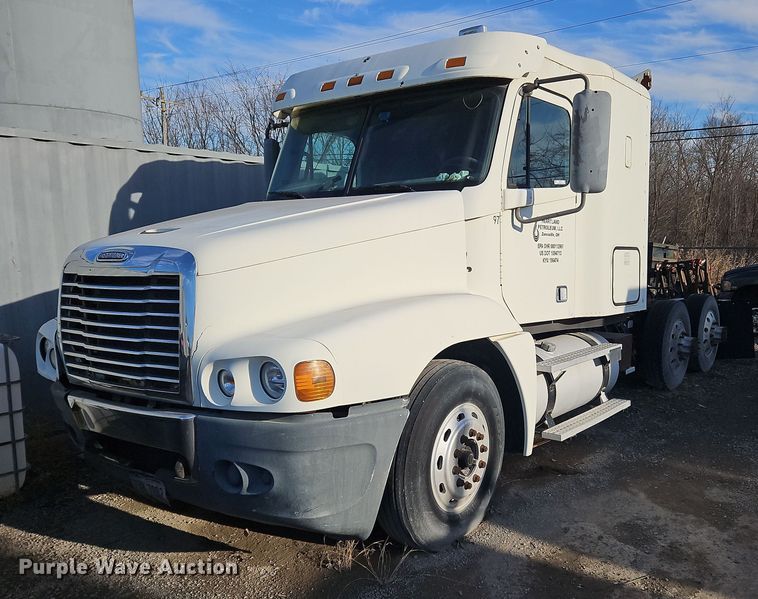 2006 Freightliner  semi truck - OJ9703