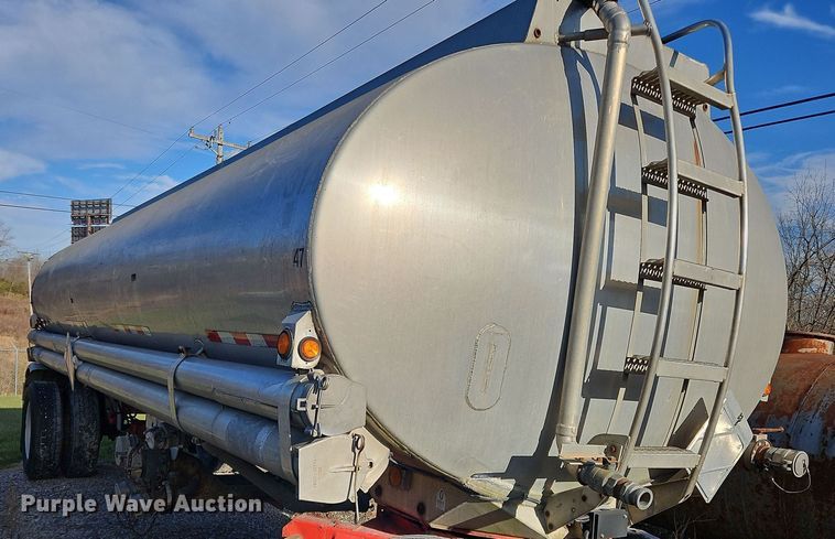 1981 Clough Equipment  tank trailer - OJ9704