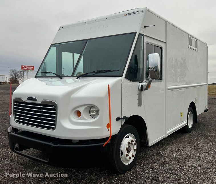2017 Freightliner  MT45 refrigerated delivery truck  - KH9687