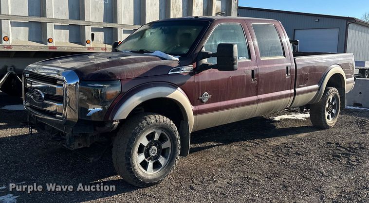 2011 Ford F350 Super Duty  Crew Cab pickup truck - LO9390